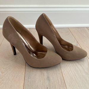 Nude Pumps Size 8 US